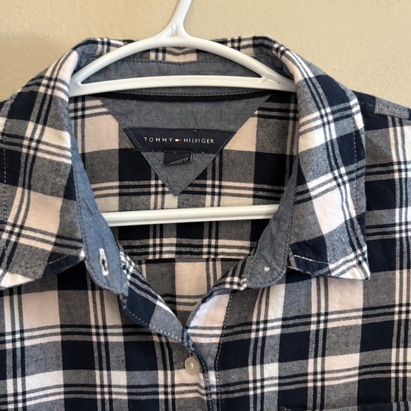 $9🎅🏼Tommy Hilfiger Black White & Baby Pink Plaid Button-Up Long Sleeve Flannel - Picture 4 of 15
